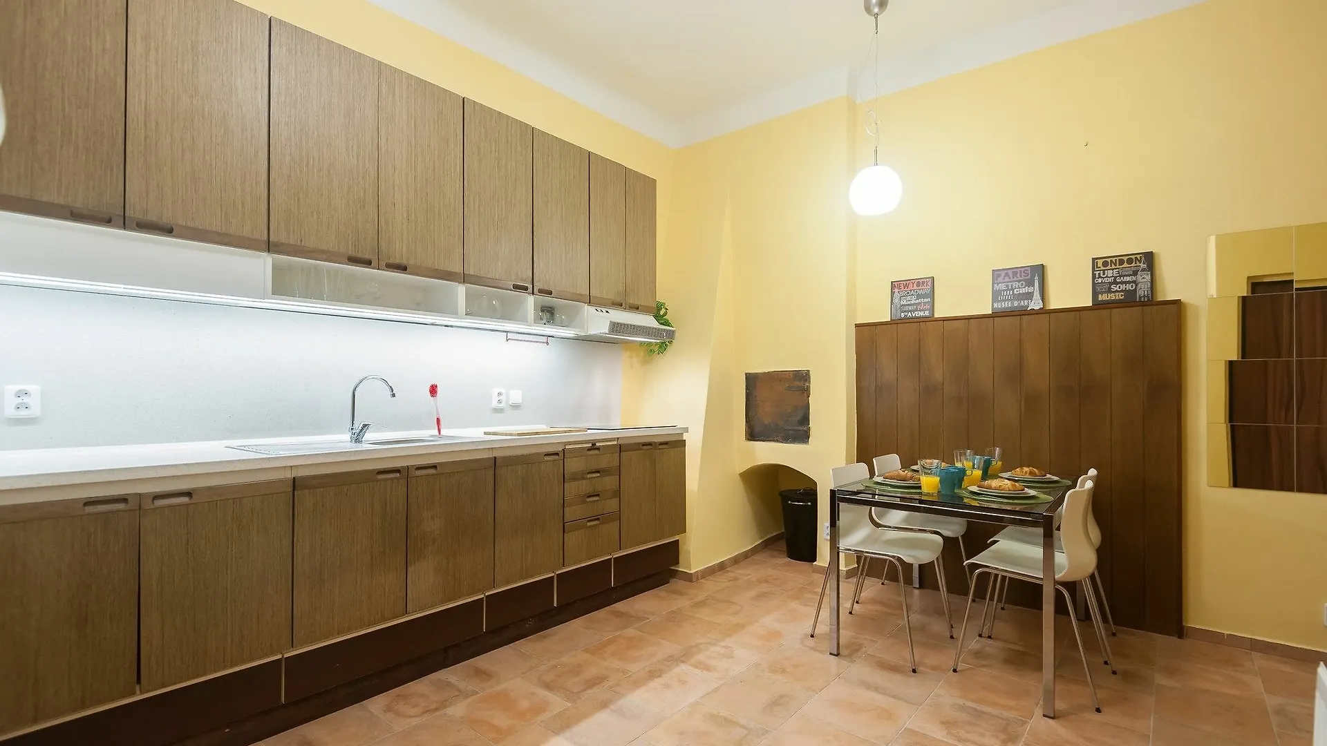פראג Apartments Melantrichova 0*,
