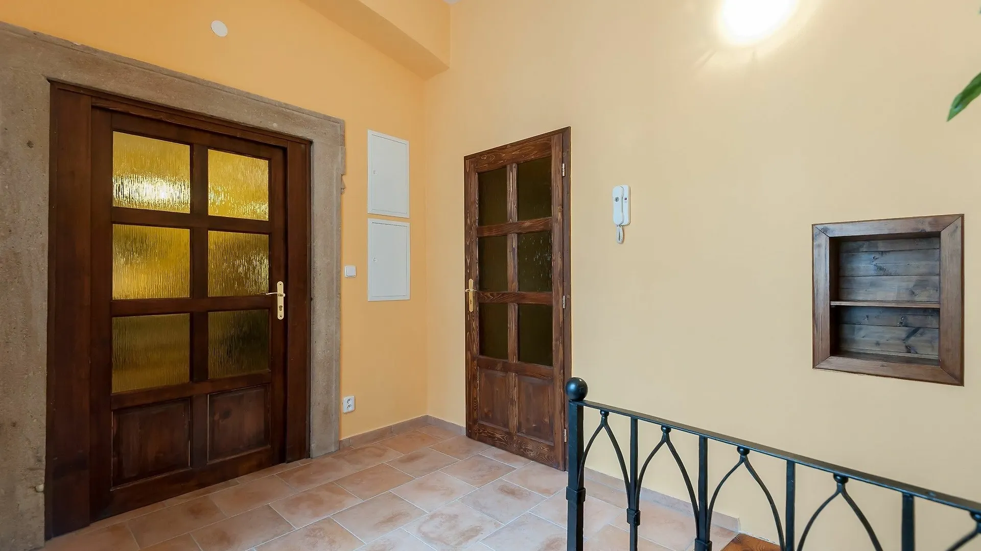 Apartments Melantrichova ile iletişim